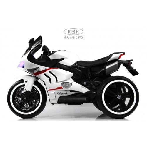 Детский электромотоцикл RiverToys М777БХ белый фото 3