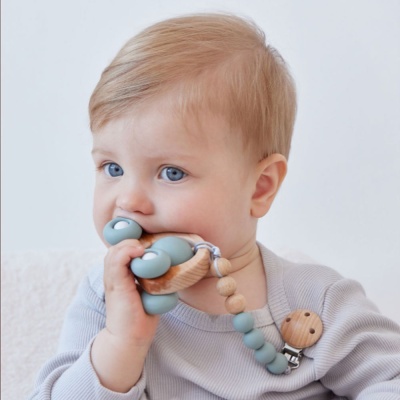 Держатель с металлической прищепкой Happy Baby 11027 olive