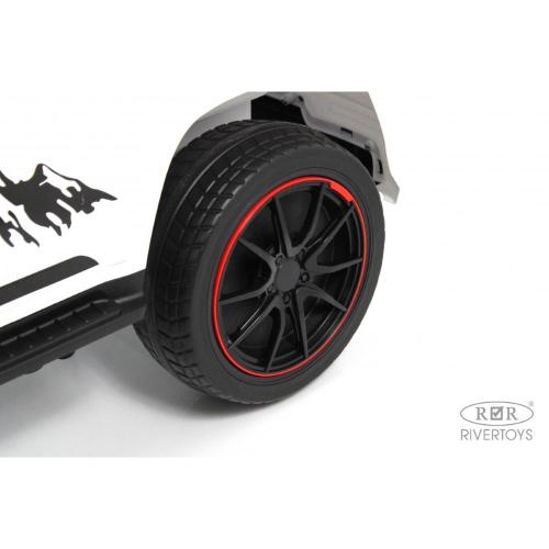 Детский электромобиль RiverToys G555GG белый фото 3
