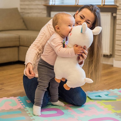 Мягкая игрушка-обнимашка с погремушкой Лама Alabama BabyOno 444