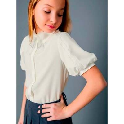 Блузка школьная для девочки Deloras C64117S молочная 3