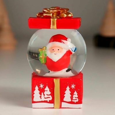Сувенир Новогодний персонаж в подарке полистоун водяной шар 10473421 4