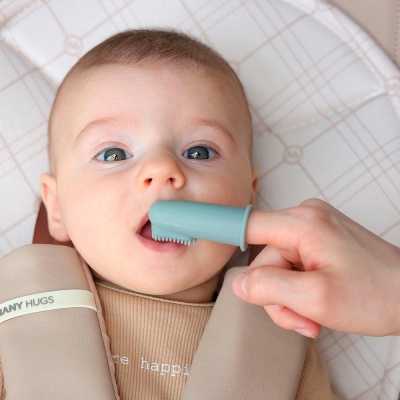 Щетка зубная на палец Happy Baby 20012 olive 2