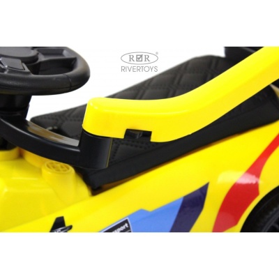 Детский толокар RiverToys F003FF-P жёлтый