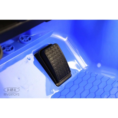 Детский электромобиль BMW M4 RiverToys A004AA синий 05