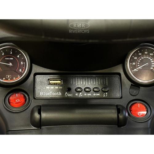 Детский толокар Mercedes-Benz G63 RiverToys Z001ZZ-C белый бриллиант фото 6