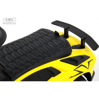 Детский толокар RiverToys M555MM-D жёлтый