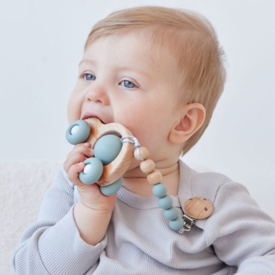 Держатель с металлической прищепкой Happy Baby 11027 olive