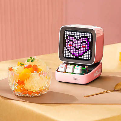 Портативная колонка Ditoo Pro с пиксельным LED-дисплеем Divoom 90100058207 розовая 3
