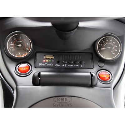 Детский толокар Toyota Land Cruiser 300 RiverToys Z002ZZ-C чёрный 02