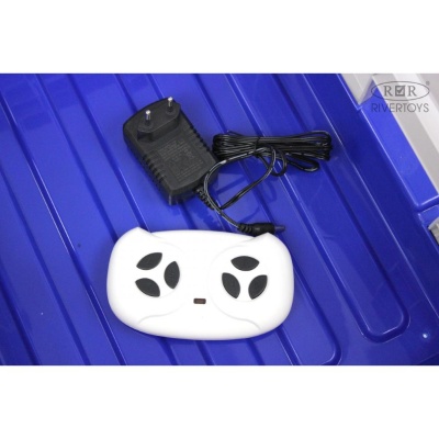 Детский электромобиль Трактор RiverToys H444HH синий