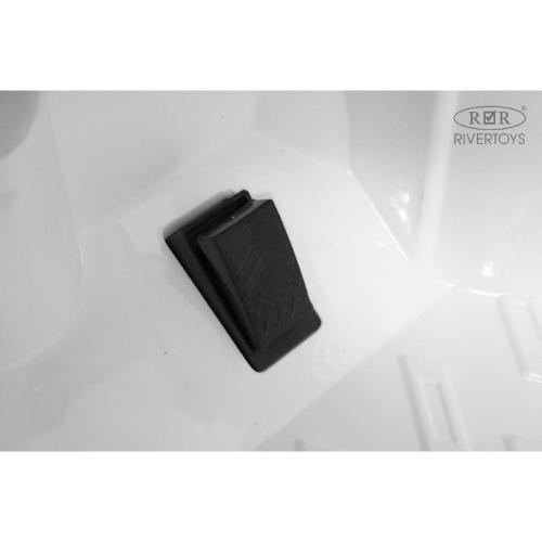 Детский электромобиль RiverToys G555GG белый фото 7