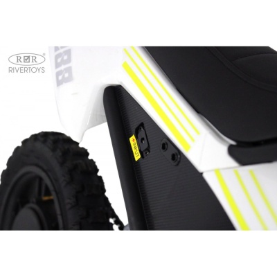 Детский электромотоцикл RiverToys E777KX белый