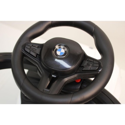 Детский толокар BMW M5 RiverToys A999MP-M белый
