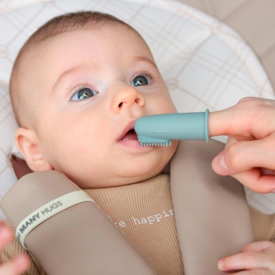 Щетка зубная на палец Happy Baby 20012 olive 3