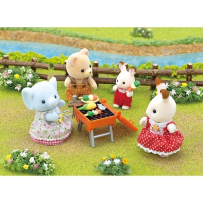 Игровой набор Sylvanian Families Пикник с барбекю для друзей Epoch 5640 04