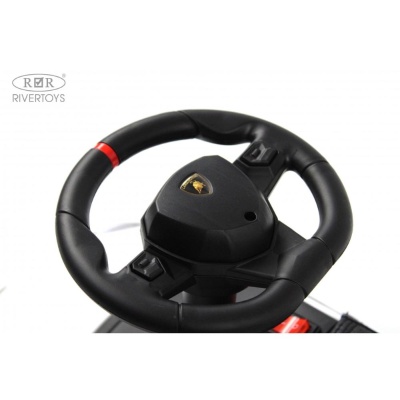Детский толокар RiverToys M555MM-D белый