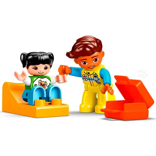 Конструктор Lego Duplo 10447 Скорая помощь и водитель фото 2