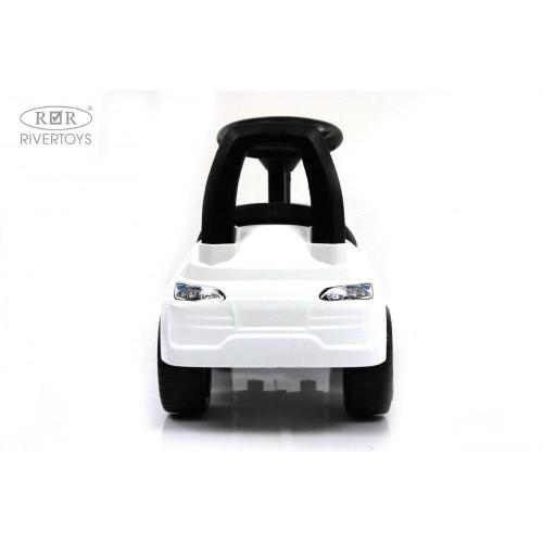 Детский толокар RiverToys L001LL-M белый фото 3