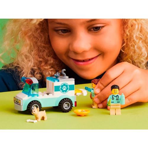 Конструктор Lego City 60382 Ветеринарный фургон фото 3