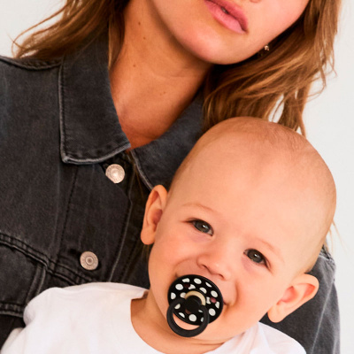 Соска пустышка латексная Studio Colour Anatomical Polka Black-Ivory от 6 месяцев Bibs 21134210 3