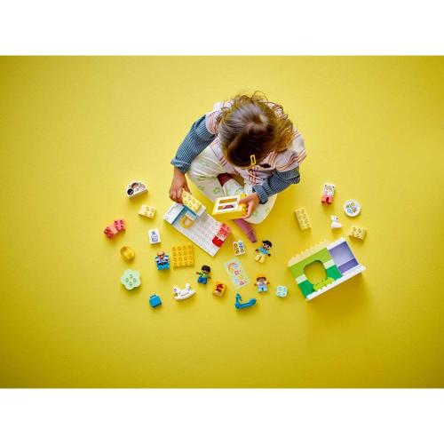 Конструктор Lego Duplo 10992 Жизнь в детском саду фото 4