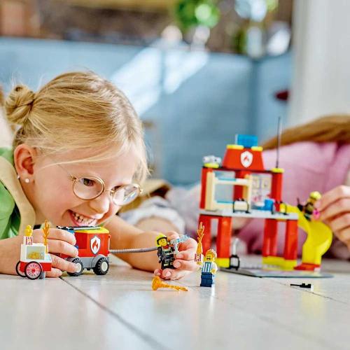 Конструктор Lego City 60375 Пожарная часть и пожарная машина фото 6