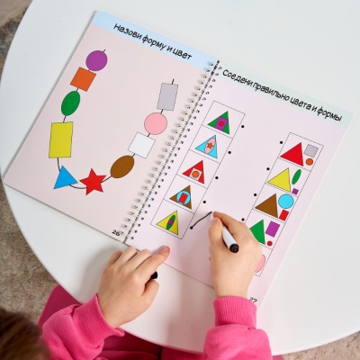 Игра развивающая Умная тетрадка Цвета и формы Десятое Королевство 05215