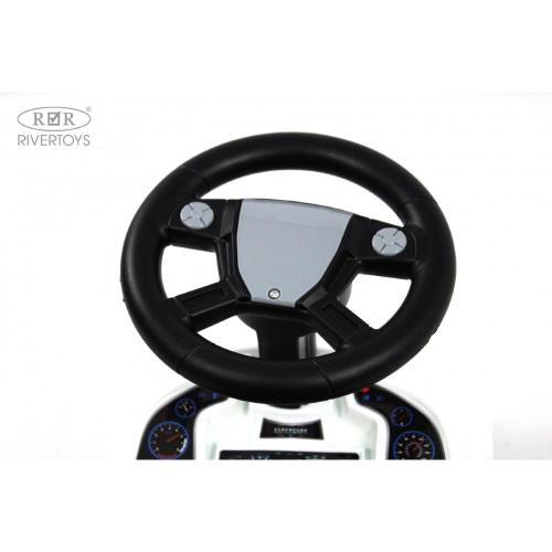 Детский толокар RiverToys L001LL-M белый фото 6