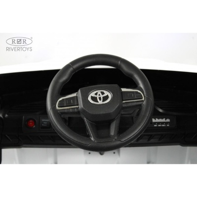 Детский электромобиль RiverToys G555GG белый