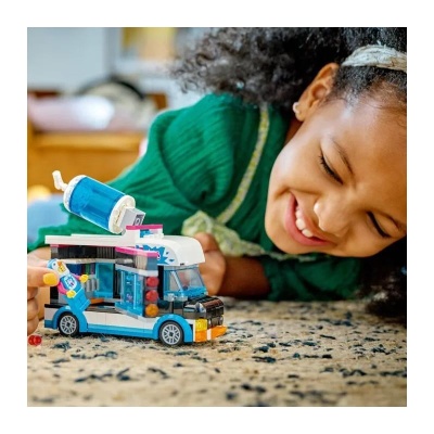 Конструктор Lego City 60384 Фургон для шейков Пингвин