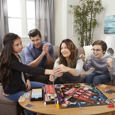 Настольная игра Монополия Большая афера Hasbro E1871121