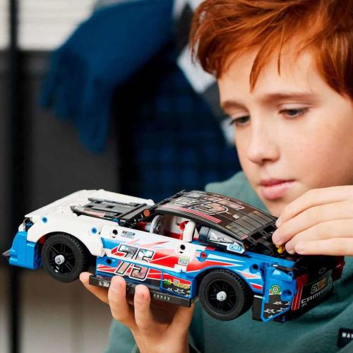 Конструктор Lego Technic 42153 Nascar: Chevrolet Camaro ZL1 нового поколения фото 5