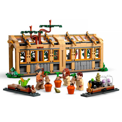 Конструктор Lego Harry Potter 76445 Замок Хогвартс Урок травологии 3