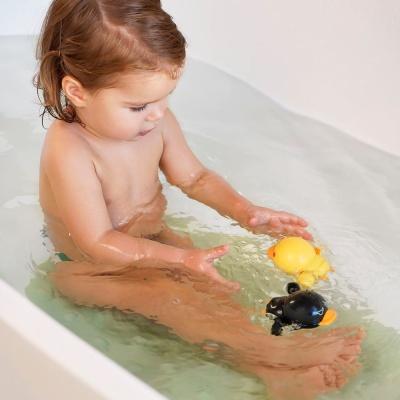 Набор заводных игрушек для ванной Ducklings Happy Baby 331937 2