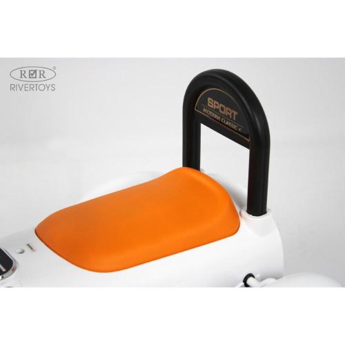 Детский электромобиль RiverToys K222PX белый фото 15