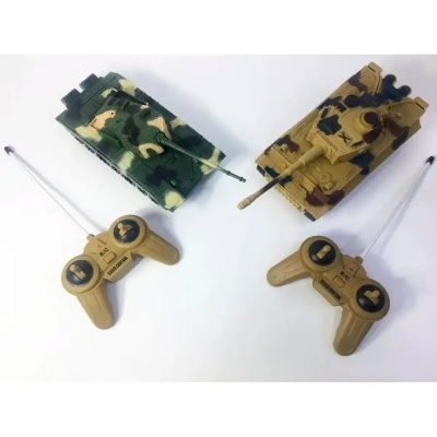 Танковый бой на радиоуправлении 2 танка Shenzhen toy 369-23