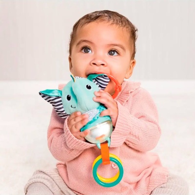 Подвесная игрушка Слоник со световыми эффектами Infantino 216318