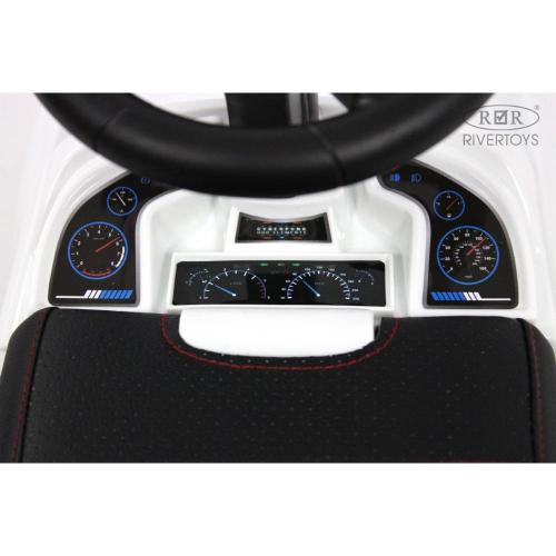 Детский толокар RiverToys L001LL-M белый фото 4