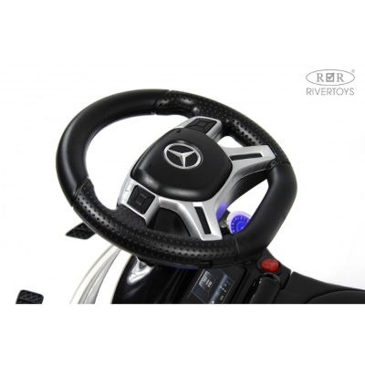 Детский толокар Mercedes-Benz GL63 RiverToys А888АА белый