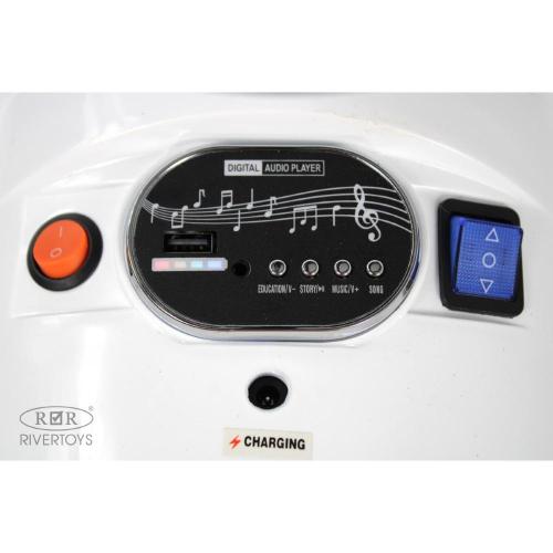 Детский электромобиль RiverToys K222PX белый фото 7